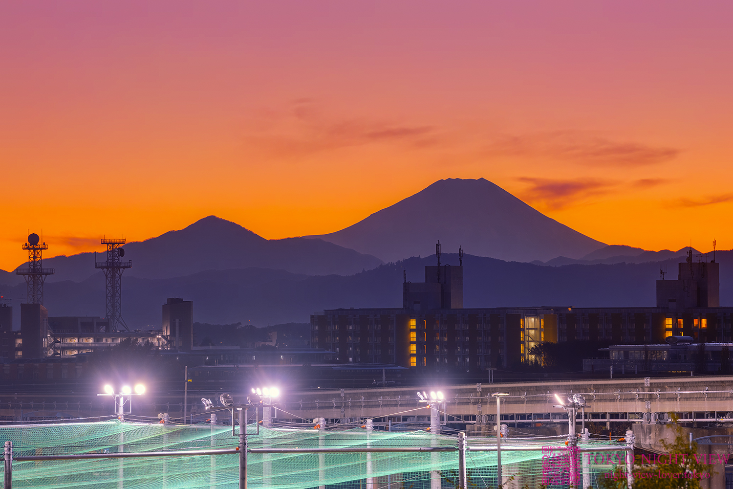 ららぽーと立川立飛からの富士山夕景