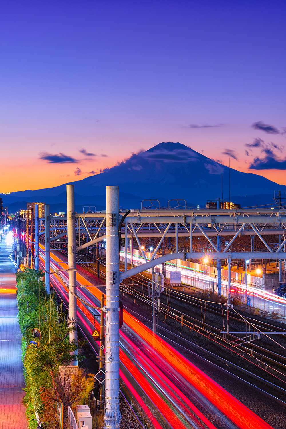辻堂駅から夕暮れの富士山を撮る