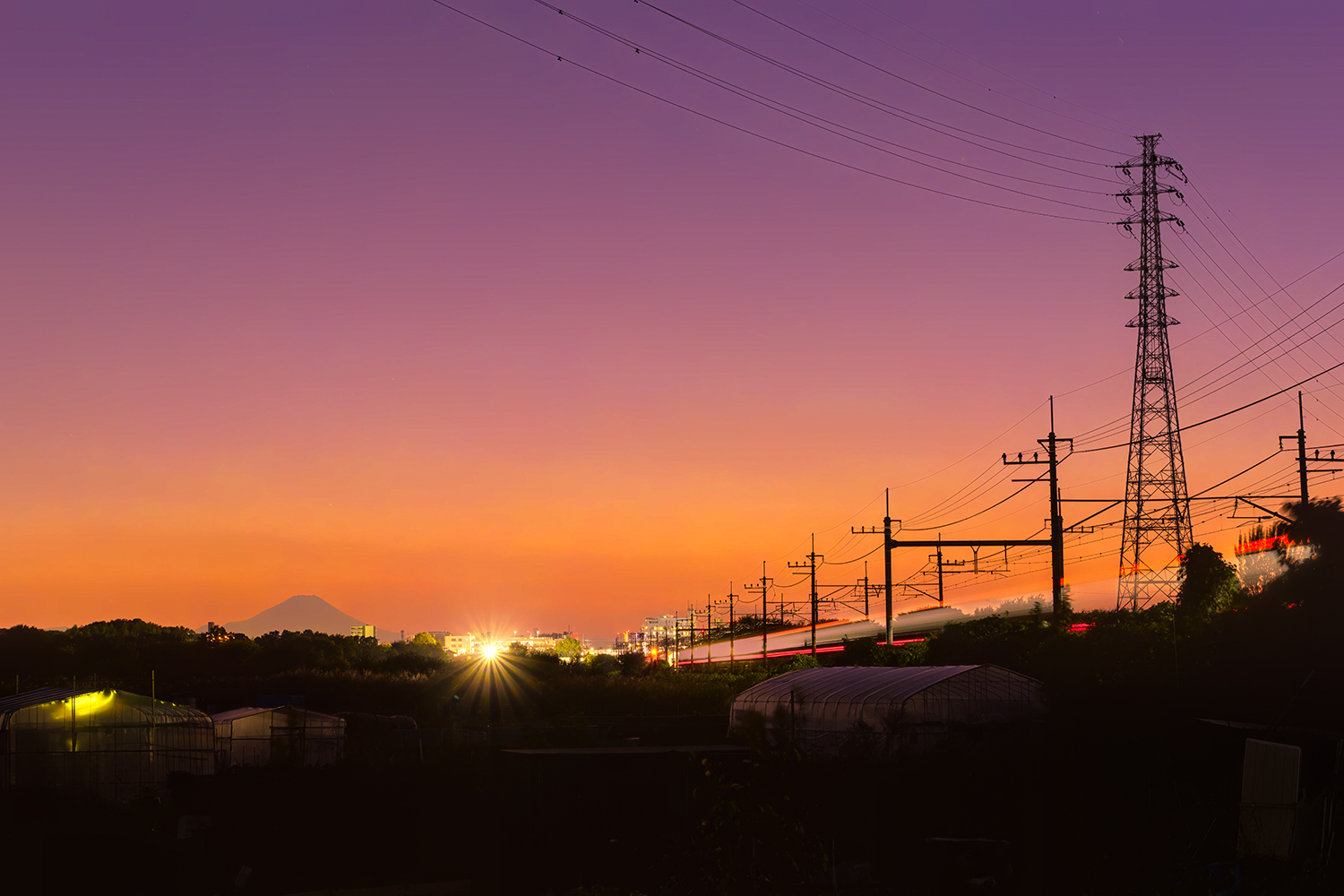 下山口新田から夕暮れの富士山を撮る